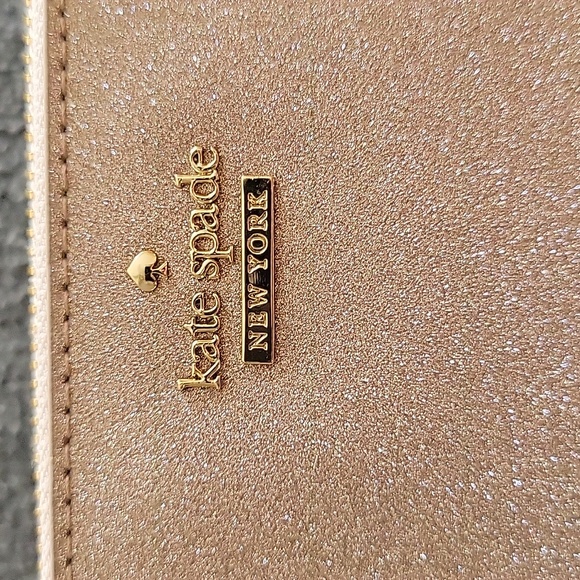 Kate Spade glitter wristlet in a silver/champagne color, excellent condition - Picture 2 of 10
